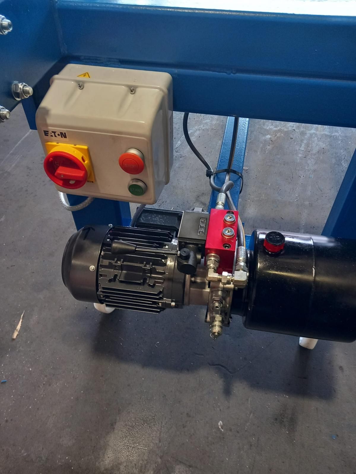 IWM 4 Piston Hydraulic Stair Cramps - Image 6