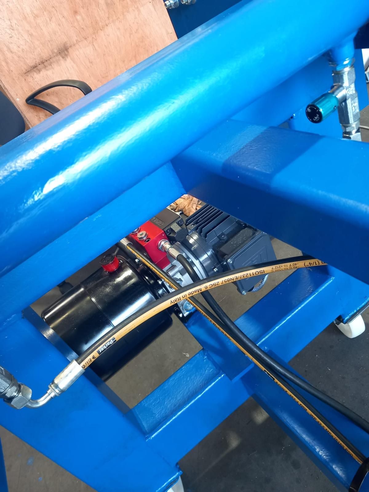 IWM 4 Piston Hydraulic Stair Cramps - Image 3